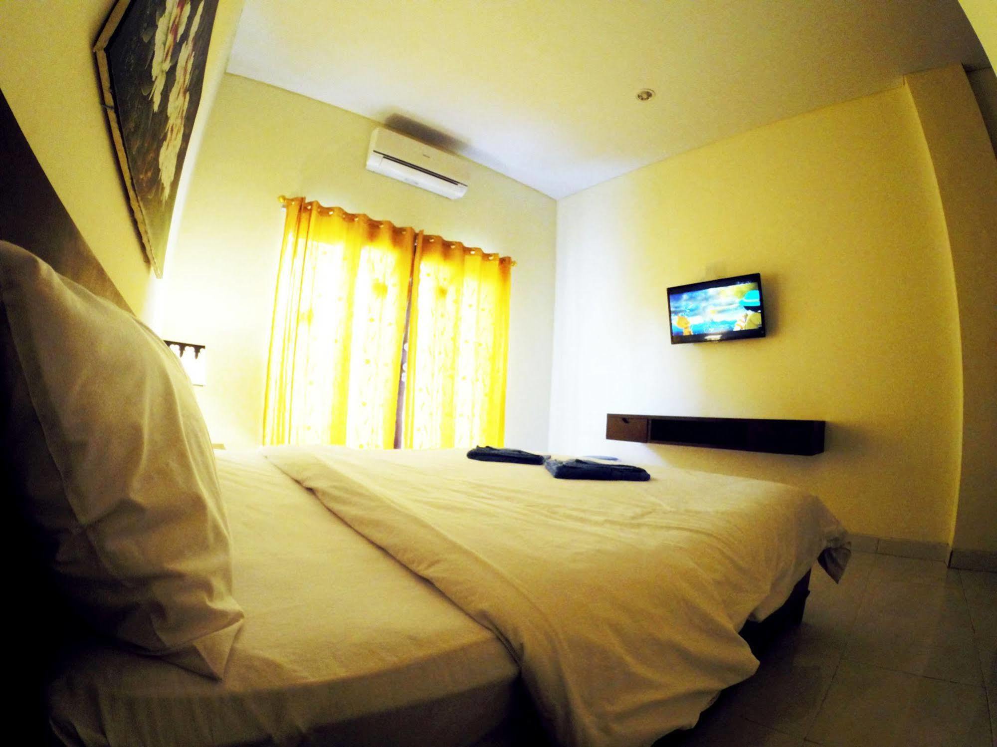 Luckys Guest House Kuta  Bagian luar foto